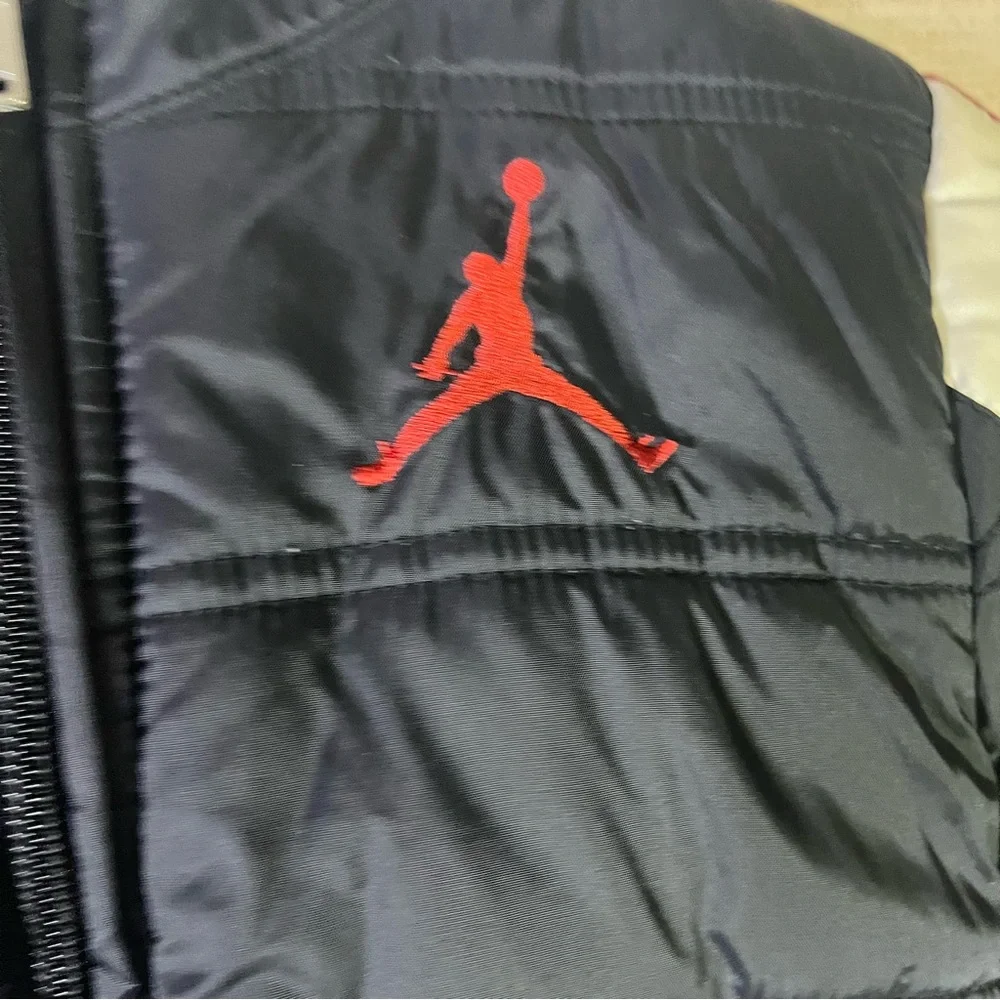 Jordan black, white,‎ red Big Boys' Nylon Puffer Jacket Size 4 | XS| 3-4 yrs